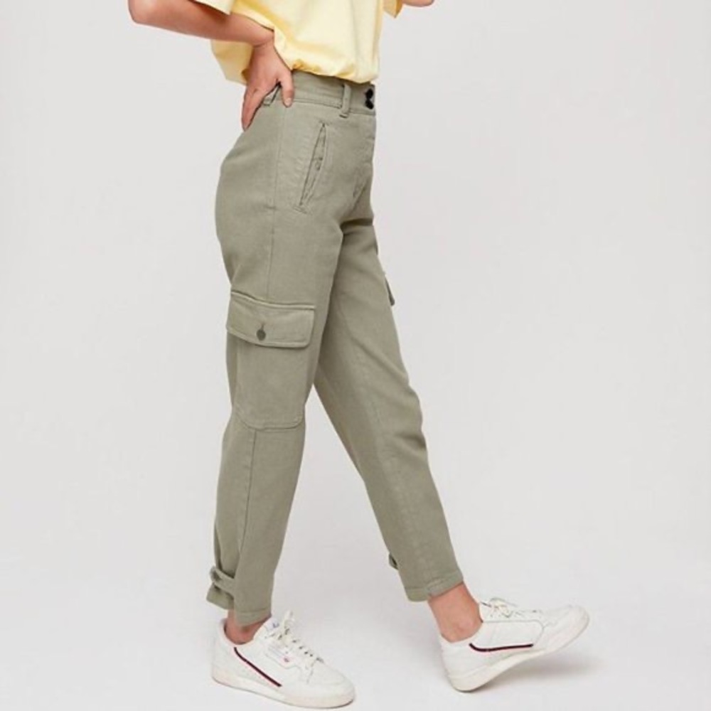 Aritzia Wilfred Free modern cargo pant